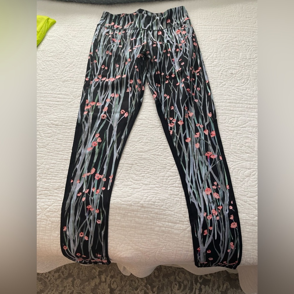 Fabletics athletic pants size small with mesh calves detail